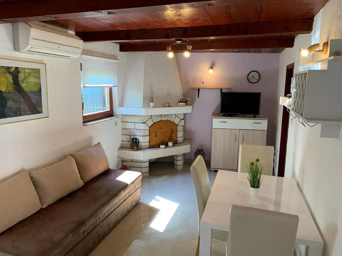 Holiday Home Dorina Pola Croazia